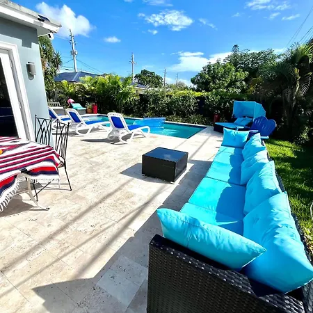 Poolside Manor - Men Only Clothing-Optional Hotel